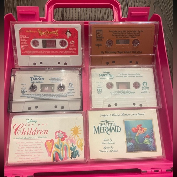 Vintage Clik Case with Disney cassettes - Picture 1 of 5